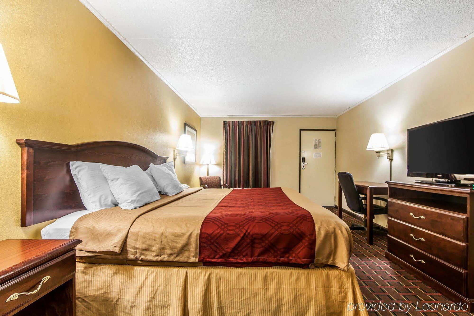 Econo Lodge *